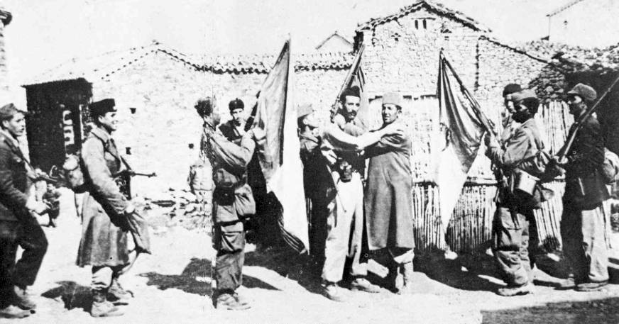 Amirouche dans un village en 1956  