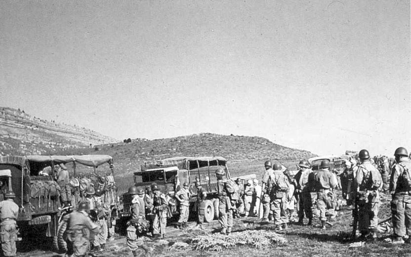 Algrie Ratissage dans un djebel 1957 