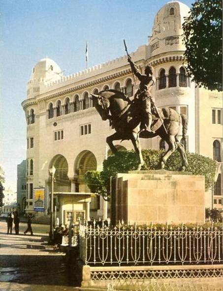 La grande Poste et Jeanne d'Arc  