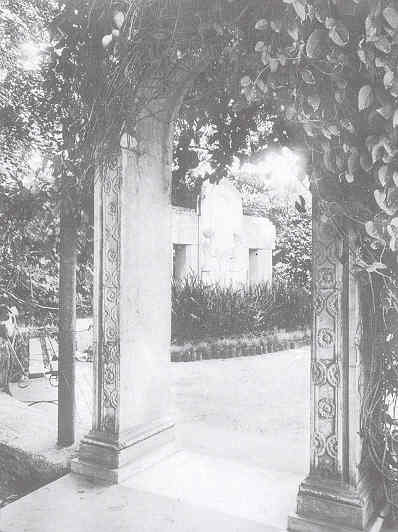 Parc de  Galland -le monument Charles de Galland
