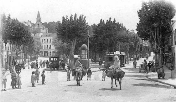 Maison Carre en 1902 les transports 